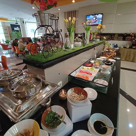 Halogen Hotel Airport Surabaya Сідоарджо Екстер'єр фото
