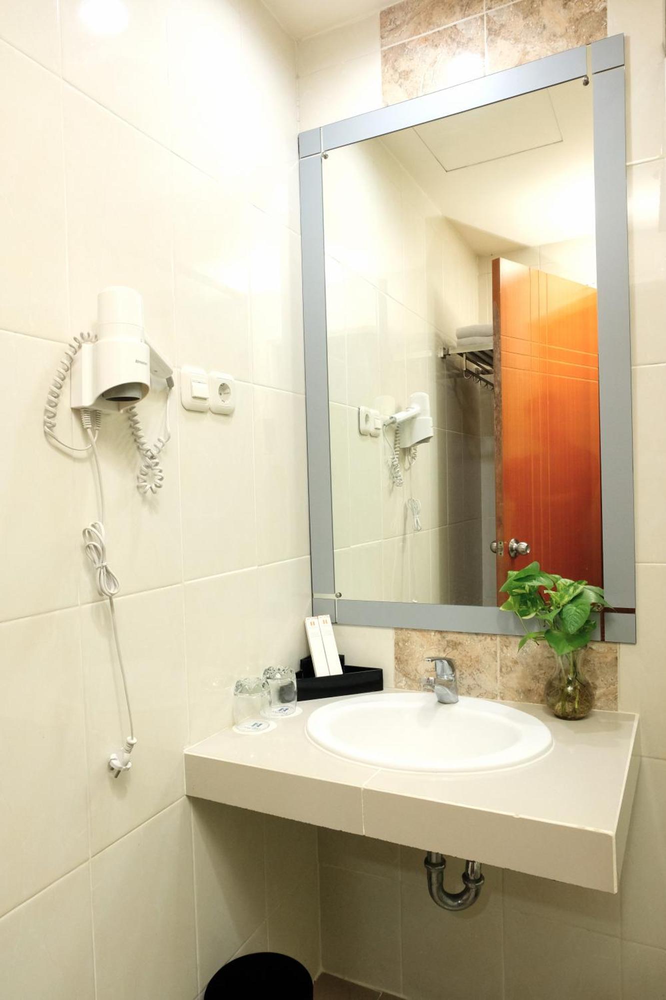 Halogen Hotel Airport Surabaya Сідоарджо Екстер'єр фото