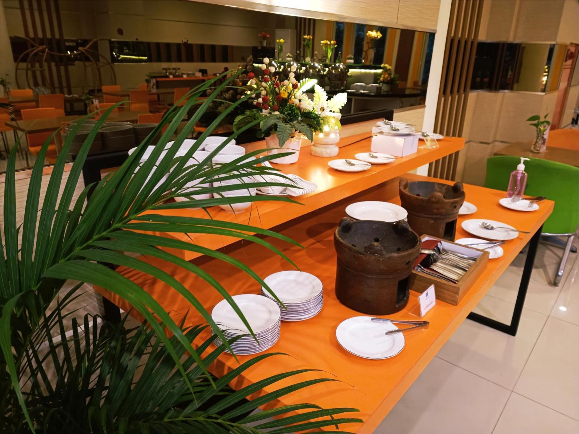 Halogen Hotel Airport Surabaya Сідоарджо Екстер'єр фото