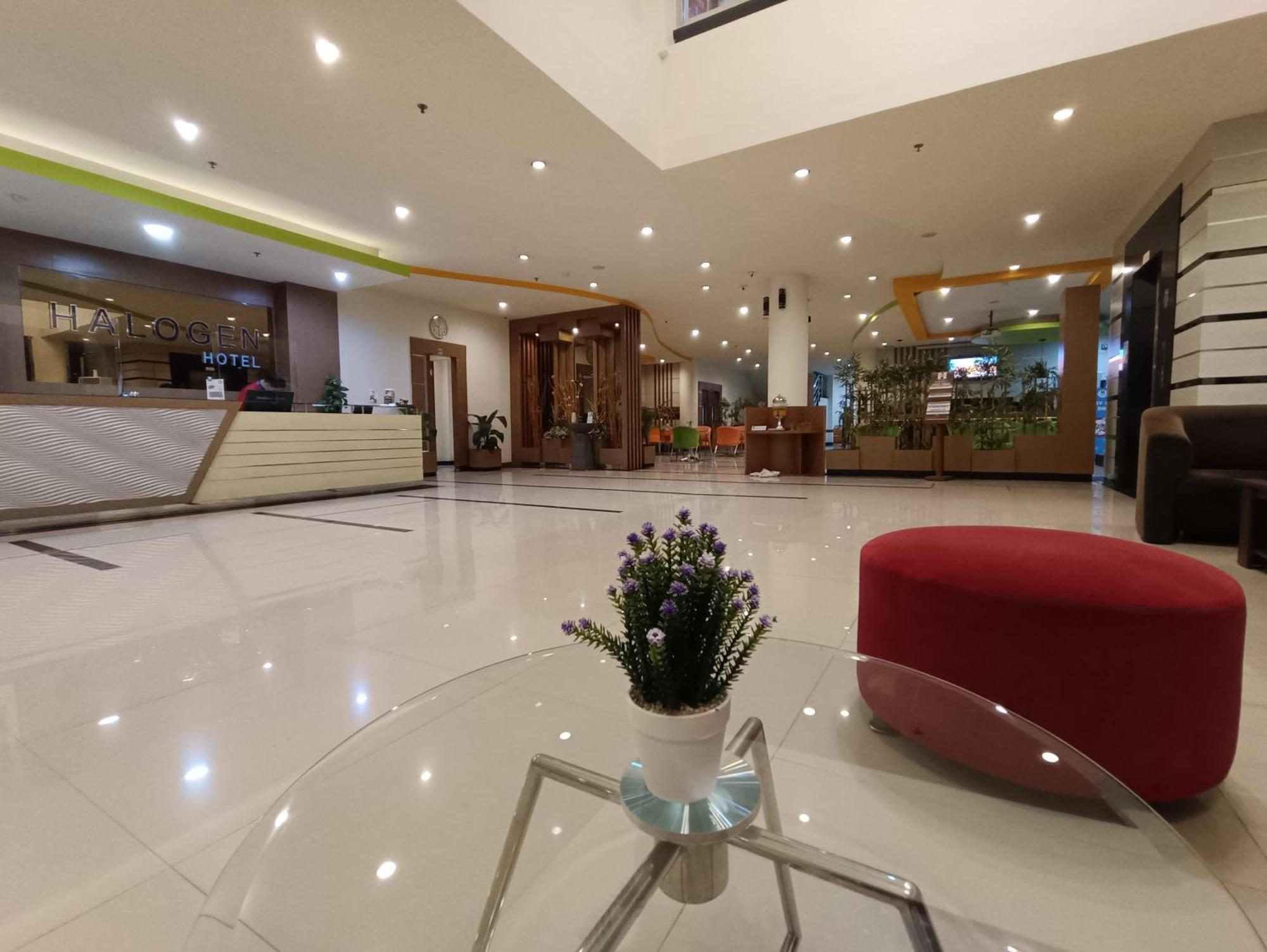 Halogen Hotel Airport Surabaya Сідоарджо Екстер'єр фото