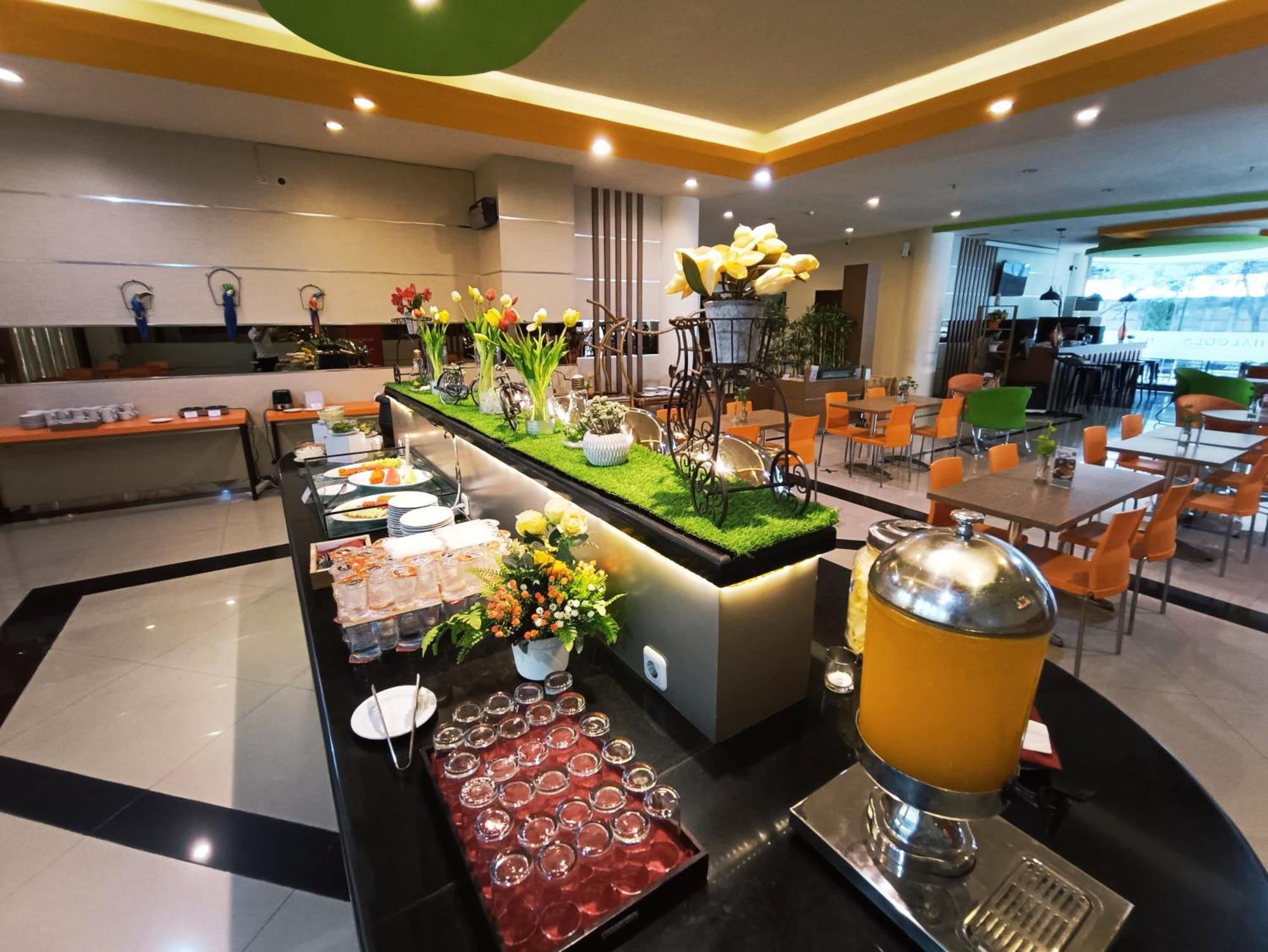 Halogen Hotel Airport Surabaya Сідоарджо Екстер'єр фото