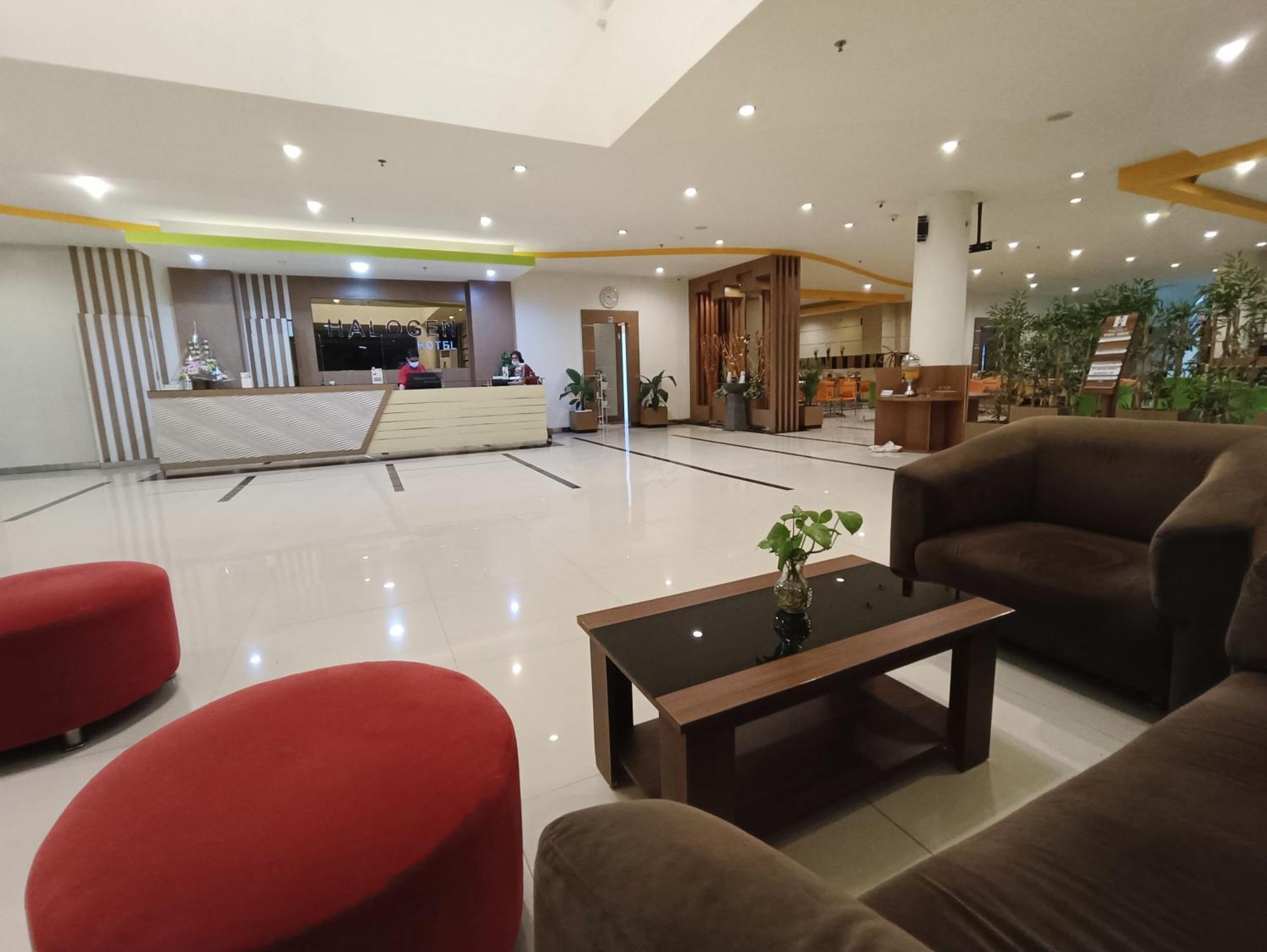 Halogen Hotel Airport Surabaya Сідоарджо Екстер'єр фото