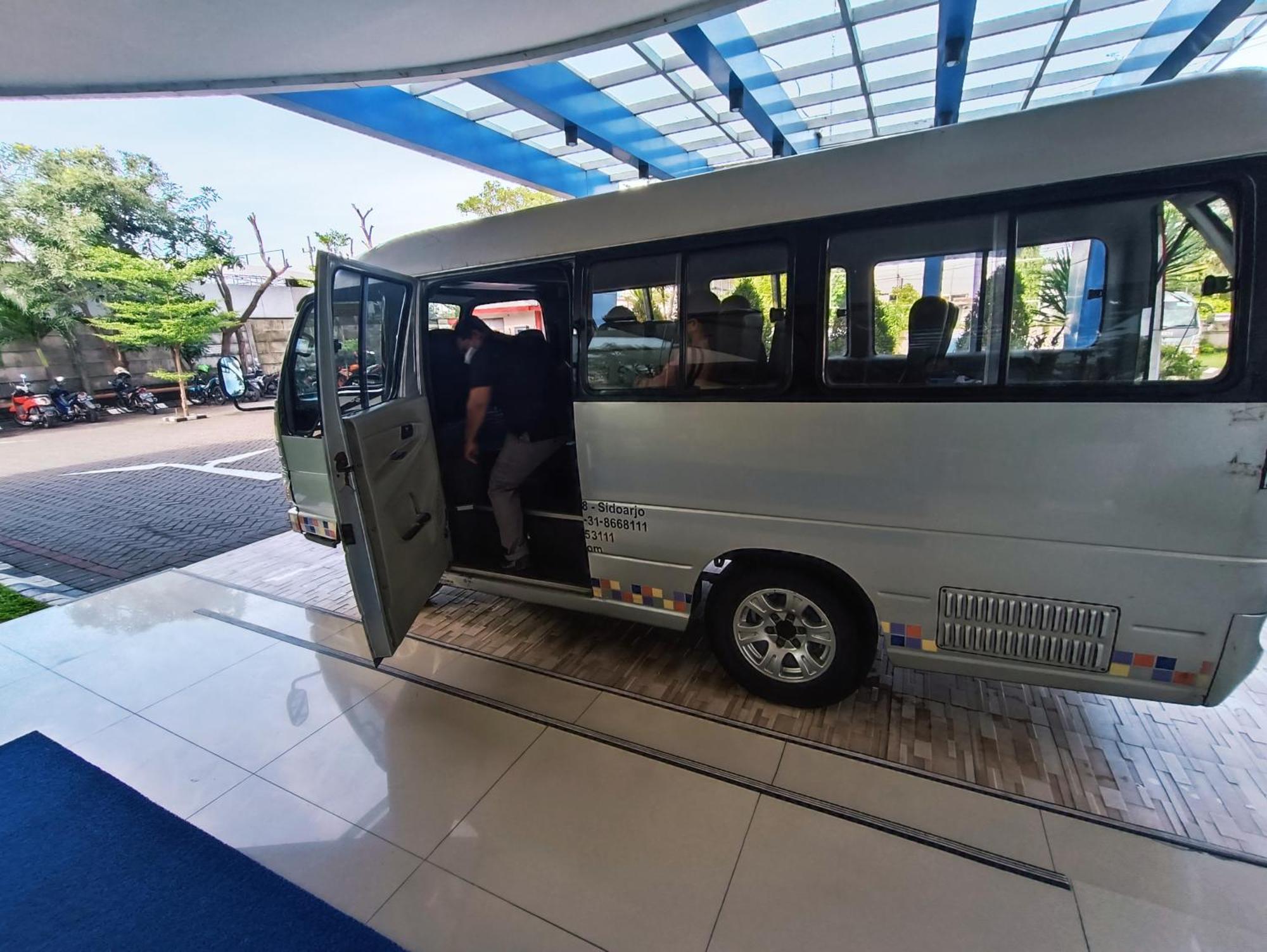 Halogen Hotel Airport Surabaya Сідоарджо Екстер'єр фото
