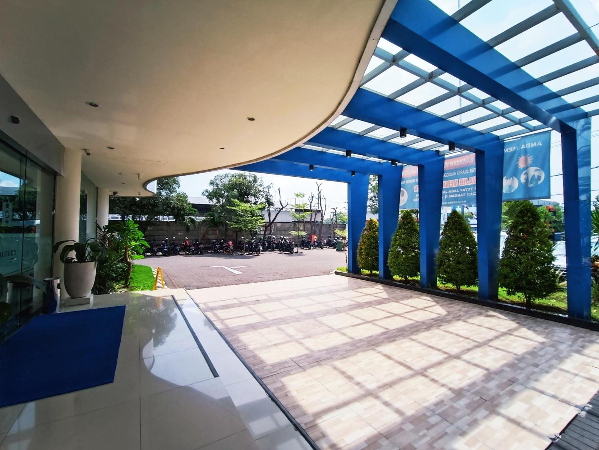Halogen Hotel Airport Surabaya Сідоарджо Екстер'єр фото