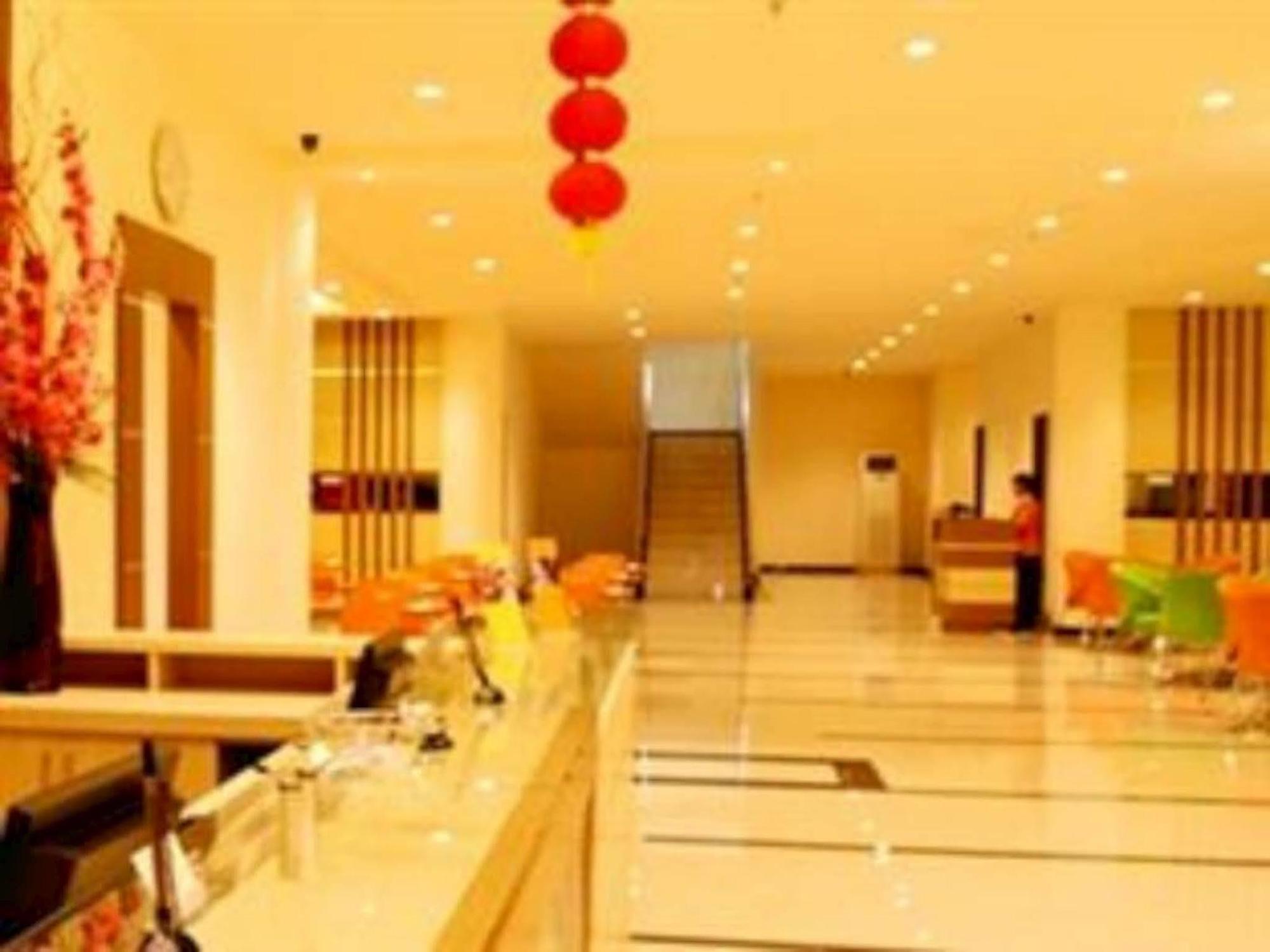Halogen Hotel Airport Surabaya Сідоарджо Екстер'єр фото