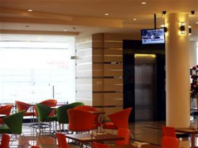 Halogen Hotel Airport Surabaya Сідоарджо Екстер'єр фото